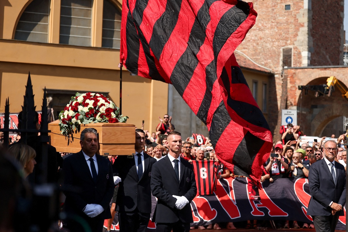 L'ultimo saluto a Franco Baresi: Milano si ferma per la leggenda del Milan