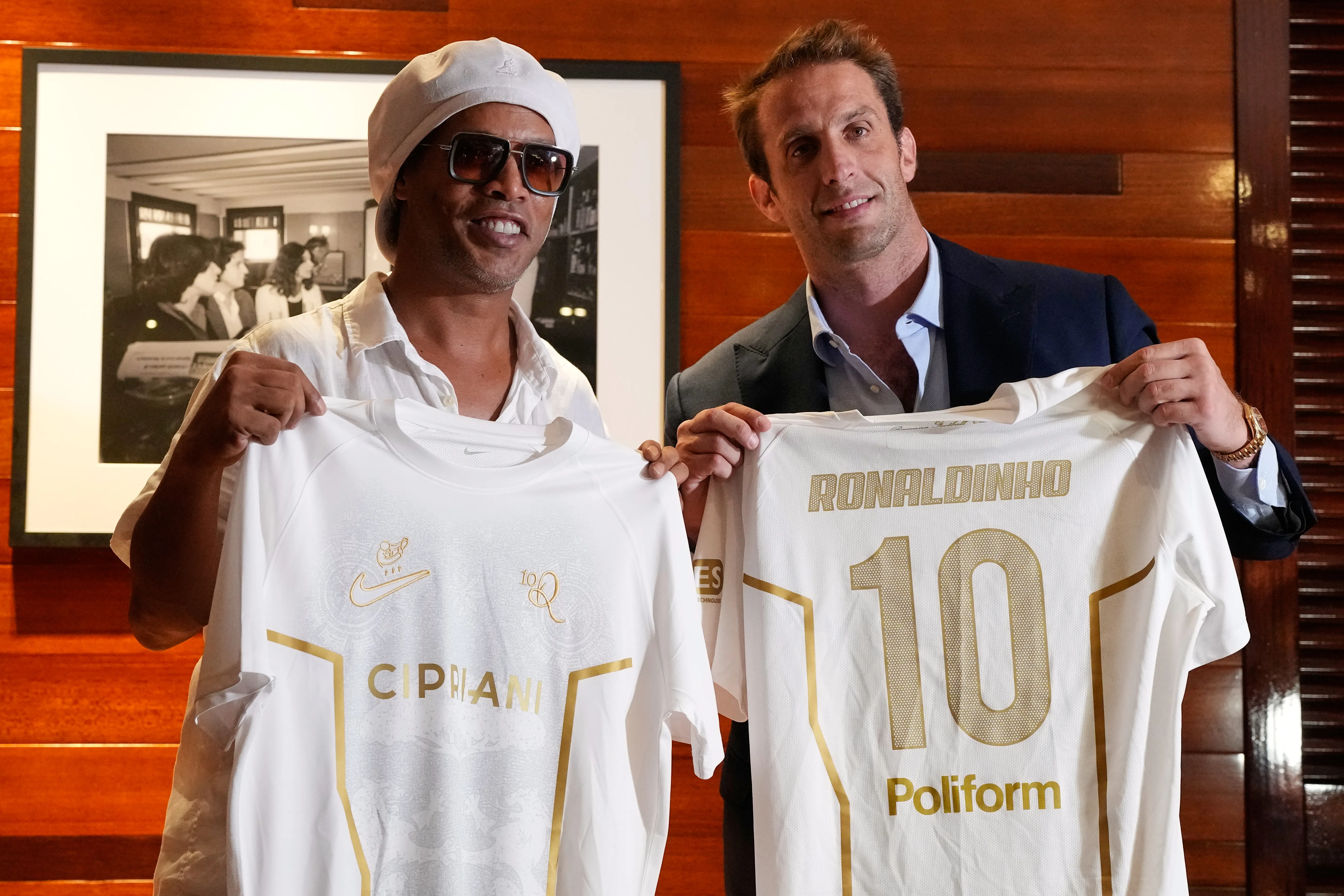 Ronaldinho torna in campo: il Ravenna annuncia la data del debutto